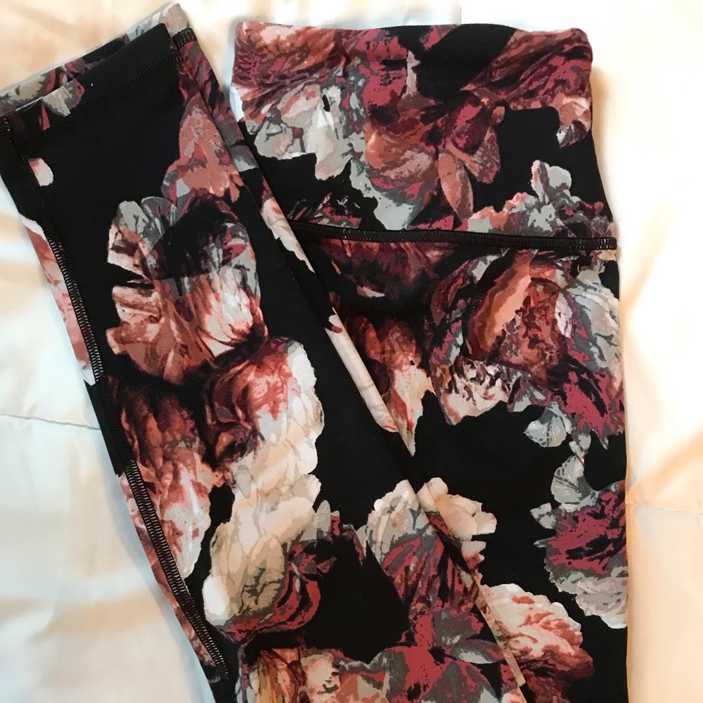 Victoria’s Secret sport floral knockout leggings